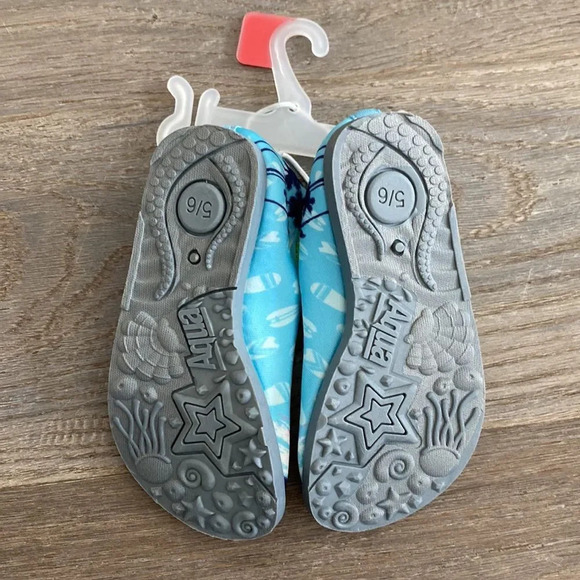 Hi-top water shoes​ - Picture 3 of 5